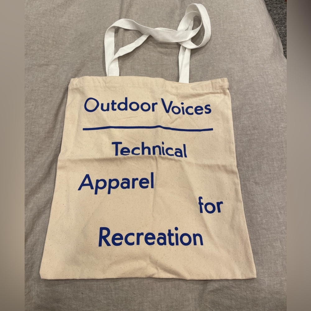 Outdoor voices tote bag .